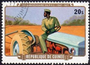 Guinea 740 - Cto - 20s Soldier / Farm Tractor (1977) (cv $1.10)