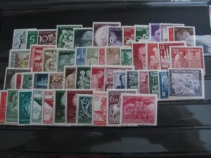 GERMANY 1940S MNH 32 SETS (113)