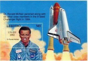 Lesotho 1992 - Space Shuttle Challenger - Souvenir Stamp Sheet Scott #945 - MNH