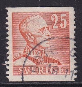 Sweden #304 used 1940  Gustav V  perf. 12 1/2 vertically 25o orange