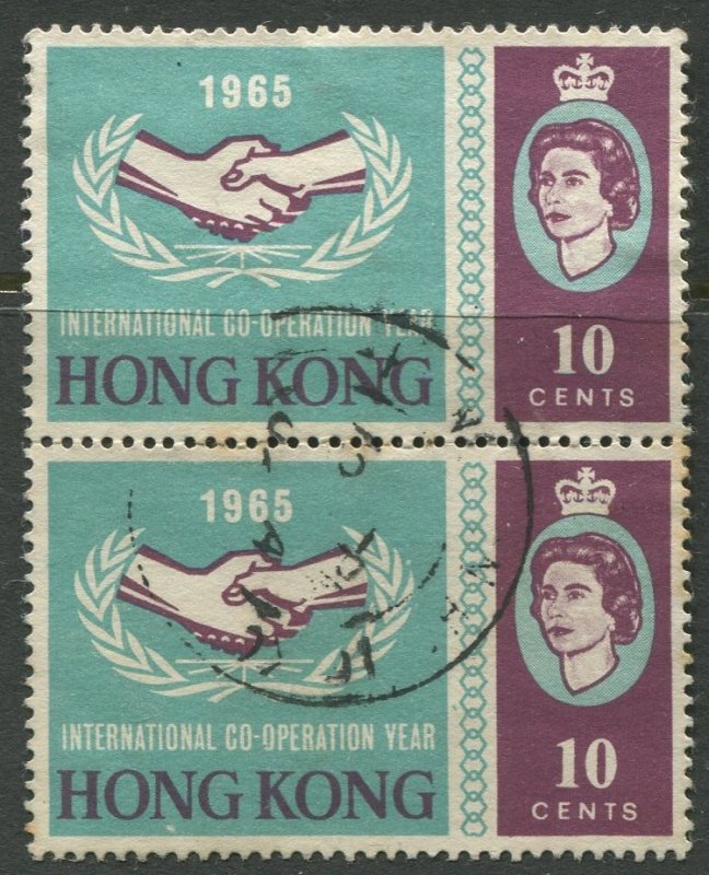 STAMP STATION PERTH Hong Kong #223 QEII General Issue Used Pair 1965 CV$0.70