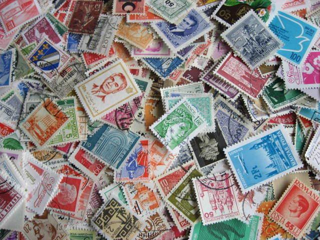 Worldwide packet 2000 different stamps, worth checking this group out!