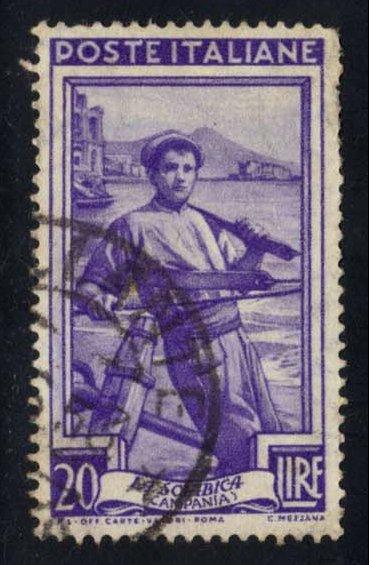 Italy #557 Fisherman, used (0.25)