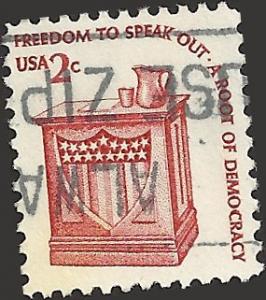 # 1582b USED CREAM PAPER SPEAKERS STAND