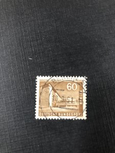 Berlin 9N133 Used