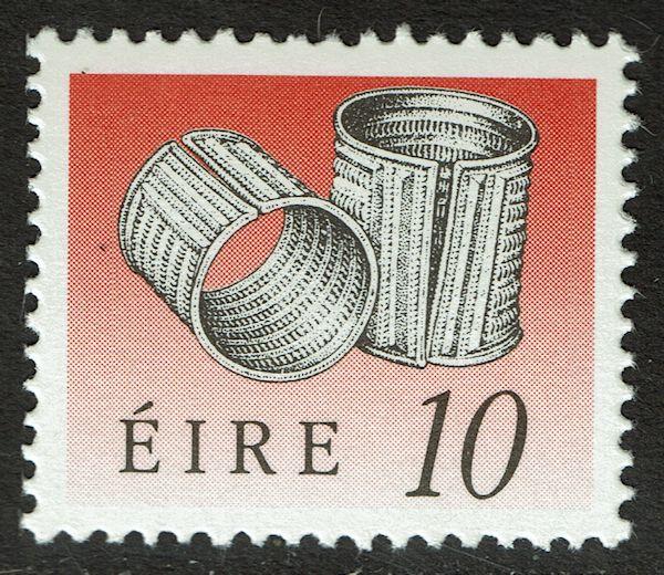 Ireland 774  MNH - Armlet Irish Art Treasures - 1990