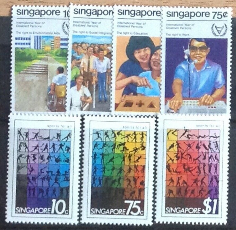 SINGAPORE 1961-1982 SELECTION UNMOUNTED  MINT.CAT £36