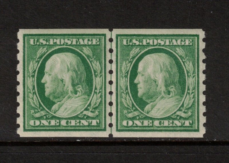 USA #392 Extra Fine Mint Guide Line Coil Pair - Right Stamp Never Hinged