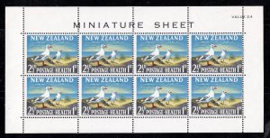 New Zealand Souvenir Sheet #B67, MH, Birds, SCV $22.50