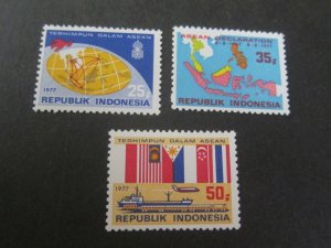 Indonesia 1977 Sc 1006-08 set MNH