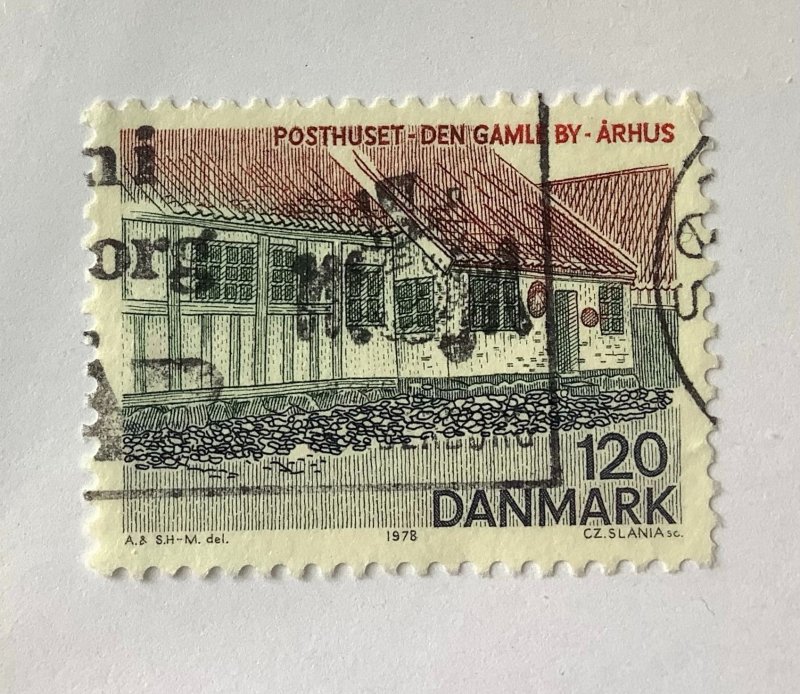 Denmark  1978 Scott 617 used - 120o, Post office in old Town Aarhus