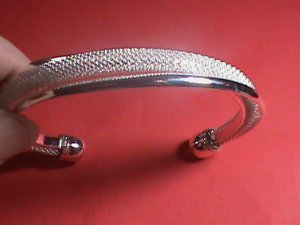 CHINA-BEAUTIFULTWIST NET HOLLOW STYLE BANGLE BRACELET IDEAL FOR GIFT . PLEASE WA