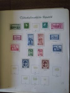 collection on pages Czechoslovakia 1918-39 mostly CV $290