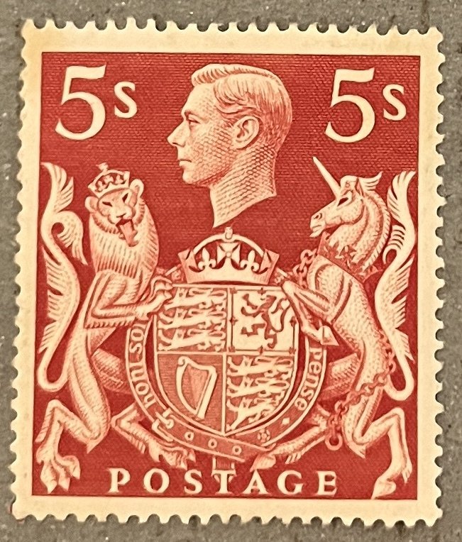 Great Britain 250 / 1939-1942 5sh Red KGVI & Royal Arms Stamp/ Mint Hinged / MH