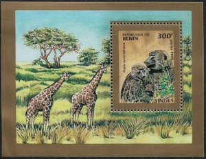 Benin #760 MNH S/Sheet - Monkeys - Giraffe - Scenery