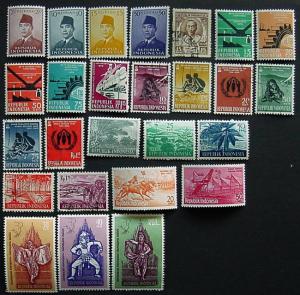 Packet, Indonesia, 79 Different stamps, Scott 391 // B82