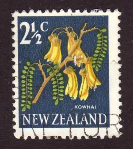 New Zealand 1967 Sc#870, SG#848 2-1/2c Kowhai USED.