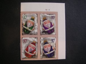 Scott 3883-3886 or 3886a, 37c Santa Ornaments, PB4 #S1111 UR, MNH Christmas