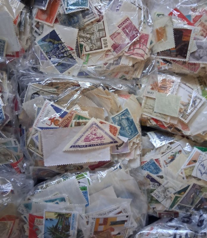 1,000 +/- Stamps (72 Grams) WW Foreign Lot Unsearched Used XF Low Bulk Price!