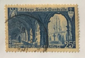 France 1949 Scott 623 used - 25fr,  Abbaye Saint Wandrille, courtyard