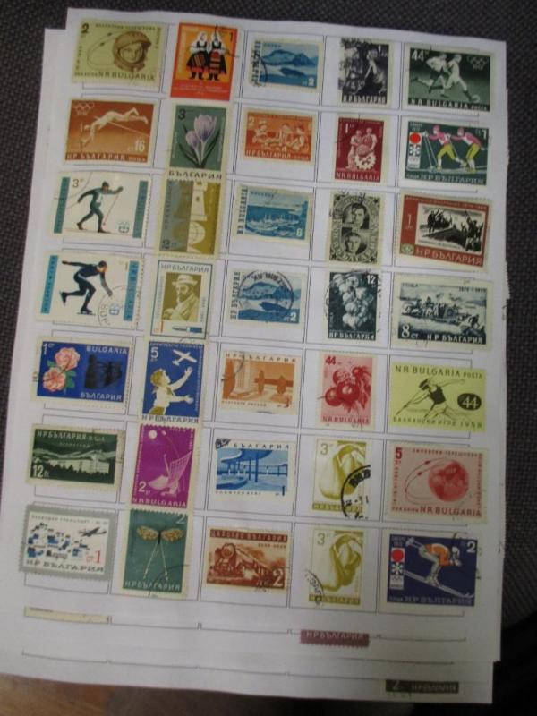 Thousands Of Bulgaria Stamps Hinged On Pages - Unchecked - Read Desc  (BJ11)
