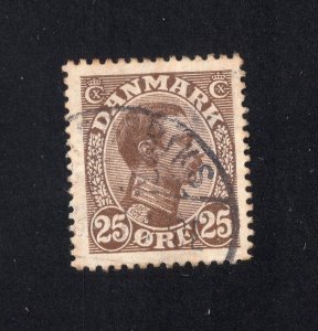 Denmark 1913 25o dark brown Christian X, Scott 106, value = 50c