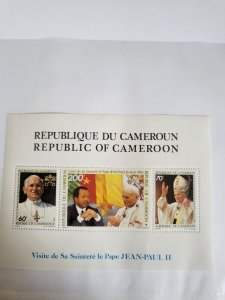 Stamps Cameroun Scott #786 never hinged