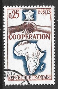 France 1111: 25c Africa and clasped hands, used, VF