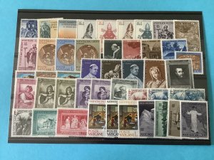 Vatican Post 1960-1970 Mounted or Used  Stamps R46381