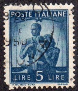 Italy 472 - Used - 5L United Family /Scales (1945) (2)