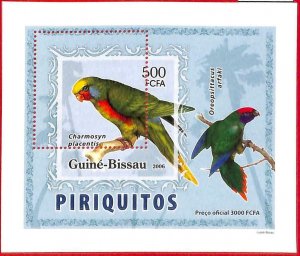 A0729a  - GUINEA-BISSAU -  ERROR   MISSPERF SHEET -   BIRDS Parrots 2006
