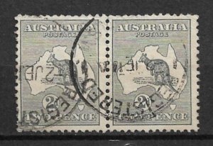 1913 Australia #3 2d Kangaroo pair used