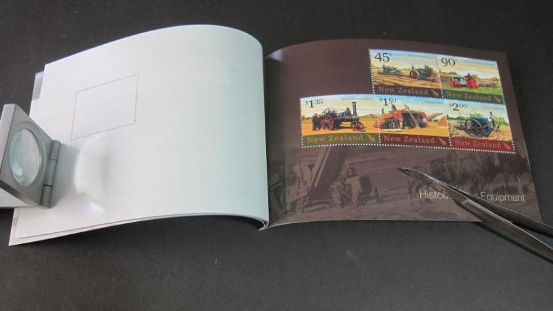 New Zealand 2004 Farm Equipment Complete Booklet Sc 1934b (detail Pics on Des)