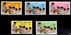 IRAQ Scott 273-277 MH*  General Kassem and Children stamp set