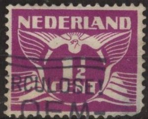 Netherlands 166 (used) 1½c gull, red vio (1928)