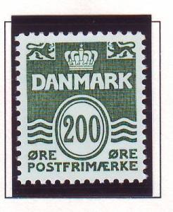 Denmark Sc 693 1983 200 ore green wavy lines stamp mint NH