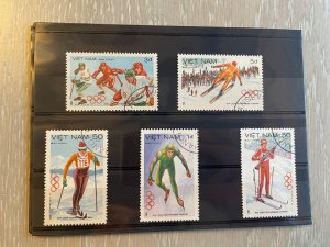 Sports : different issues on this topic (5 photos) with Very Fine stamps