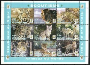 Niger Stamp 1005  - Boy Scout emblem and Leopards