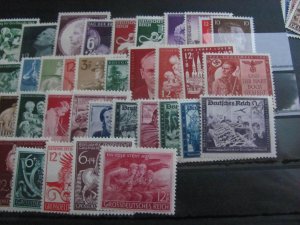 GERMANY 1940S MNH 32 SETS (113)