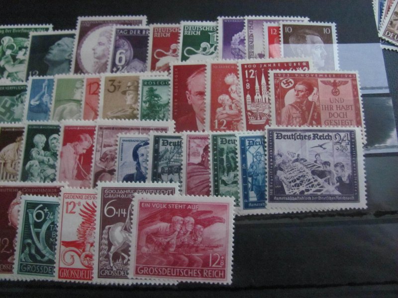 GERMANY 1940S MNH 32 SETS (113)