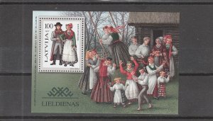 Latvia  Scott#  441  MNH  S/S  (1997 Traditional Costume)