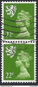 GREAT BRITAIN Scotland 1984 QEII 22p x 2 Vertical Pair Bright Green Machin Ty...