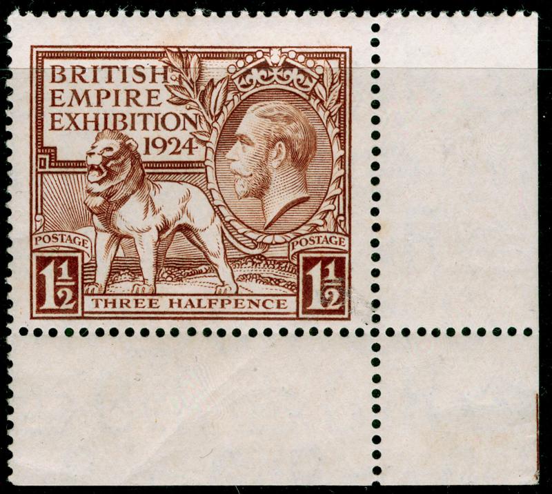 SG431, 1924 1½d brown, NH MINT. Cat £20. CORNER MARGINAL.