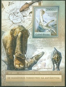 GUINEA BISSAU 2013 PREHISTORIC MAMMALS OF ANTARCTICA SOUVENIR SHEET