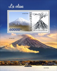 GUINEA - 2021 - Volcanoes - Perf Souv Sheet -Mint Never Hinged