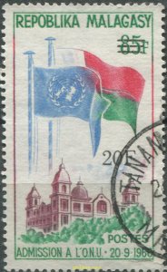 688763 USED MADAGASCAR 1962 BANDERAS