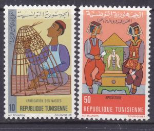 Tunisia 741-42 MNH 1979 Bow Net Weaving and Bee Keeping Set VF