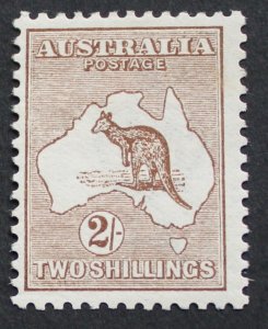 Australia 1913 Two Shillings Kangaroo SG 12 mint