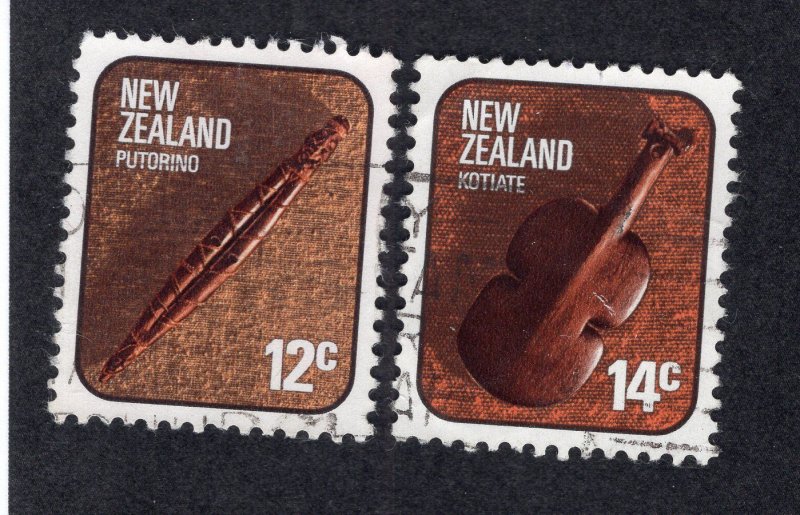 New Zealand 1976 12c & 14c Maori Artifacts, Scott 612, 614 used, value = 50c