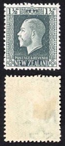 New Zealand SG437 1 1/2d Slate (Local Plate) M/M Cat 9 pounds